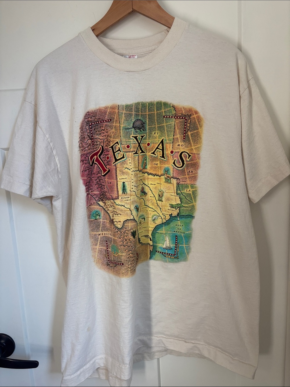 100% cotton vintage single stitch Tee with Colorful Texas print